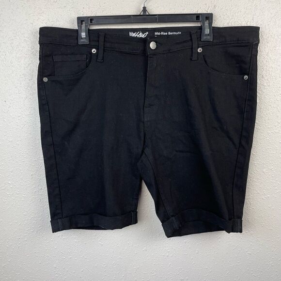 Mossimo Power Stretch Black Jean Shorts Size 16/33 EUC - Picture 1 of 3